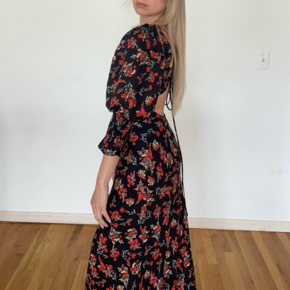 Purchased from an online boutique, never been worn- Size small, true to size